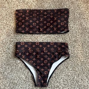 Never worn only tried on once.